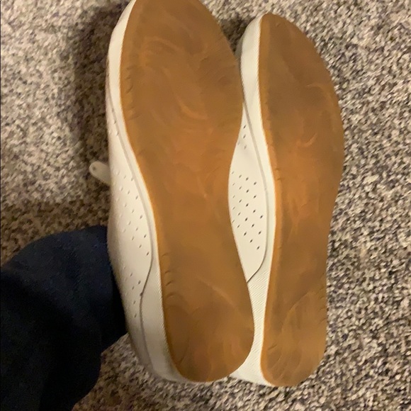 Dansko laser cut lace up walking shoe - Picture 4 of 6